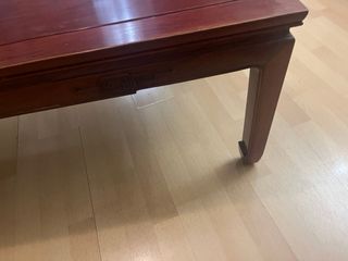 Mesa de centro de madera caoba