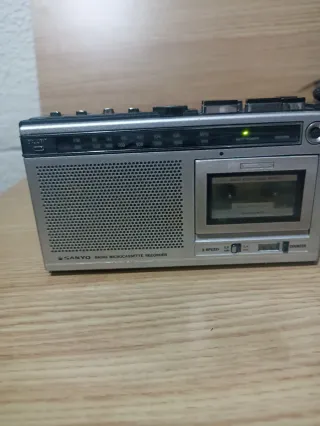 Radio Sanyo M5850FE Microcassette Recorder
