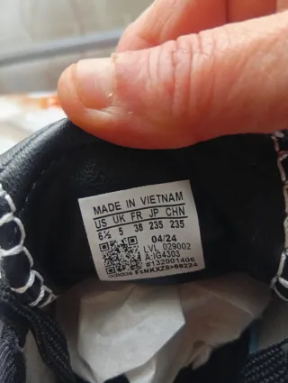 Zapatillas Adidas Wales Bonner Negras y Doradas