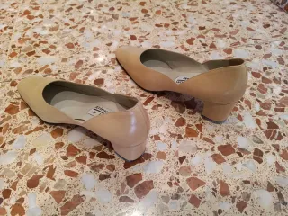 Zapatos de salón Krimson by Looky beige