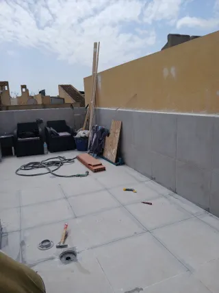 Trabajos de albañilería azulejos y pintura