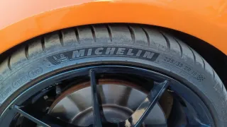 Llantas Motec 19 + Michelin PS4-S  más de 300 km/h