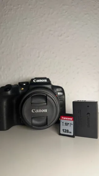Cámara Canon EOS R10 con accesorios