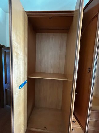 Armadio in legno massello
