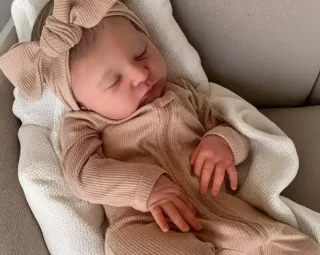 Muñeca bebé realista, incluye chupete y biberon