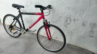 Bicicleta Conor Roja y Negra buen estado