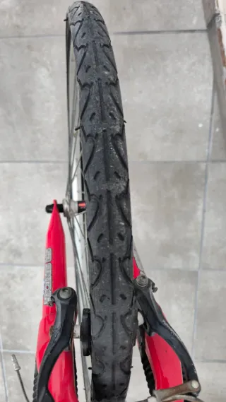 Bicicleta Conor Roja y Negra buen estado