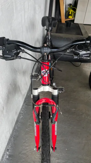 Bicicleta Conor Roja y Negra buen estado