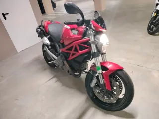Ducati Monster 696