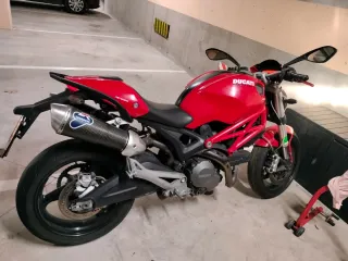 Ducati Monster 696