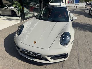 PORSCHE 911 Carrera 4 GTS Coupe