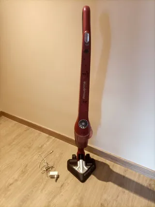 Aspiradora Rowenta sin cable+ cargador para piezas