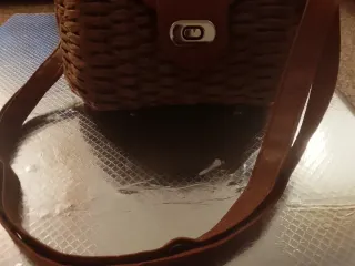 Bolso de mimbre y piel