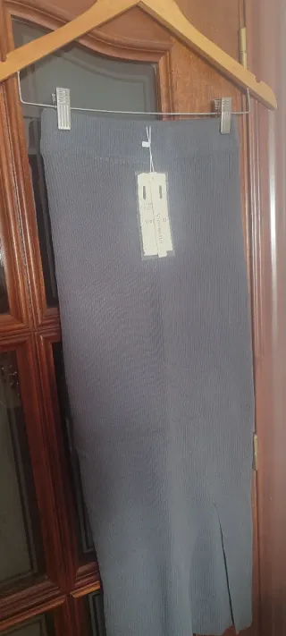 Conjunto gris top y falda a estrenar.