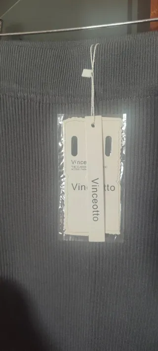 Conjunto gris top y falda a estrenar.