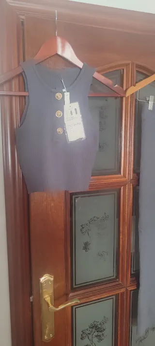 Conjunto gris top y falda a estrenar.