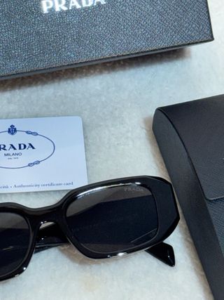 Gafas de sol Prada negras