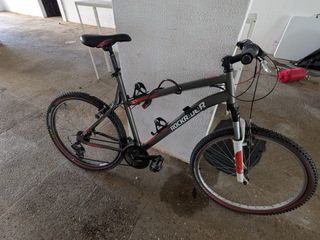 Bicicleta Rockrider Gris y Roja