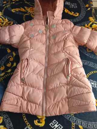Sudadera niña tie-dye con parches