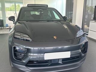 PORSCHE Macan 4