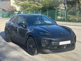 PORSCHE Macan 4