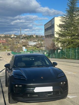 PORSCHE Macan 4