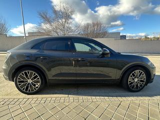 PORSCHE Macan 4