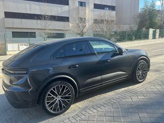 PORSCHE Macan 4