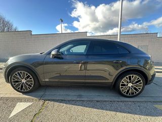 PORSCHE Macan 4