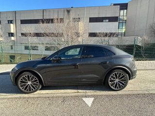 PORSCHE Macan 4