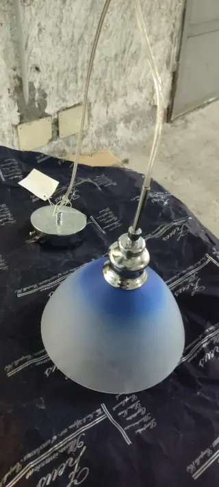 Lampada a sospensione vetro blu e metallo