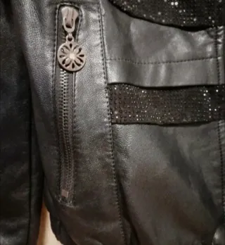 Chaqueta negra Alureous