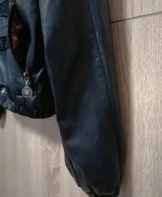 Chaqueta negra Alureous