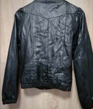 Chaqueta negra Alureous