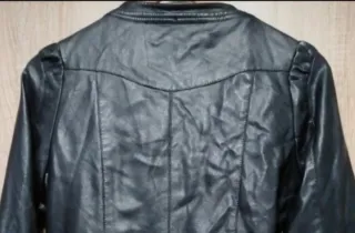 Chaqueta negra Alureous