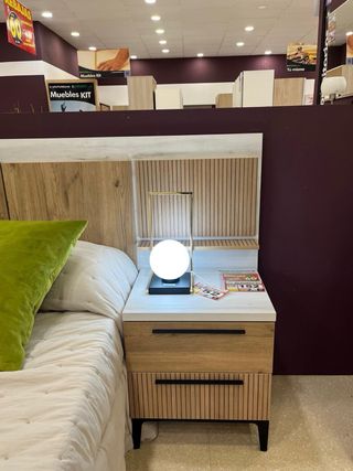 Cabecero y mesillas de noche