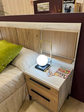 Cabecero y mesillas de noche