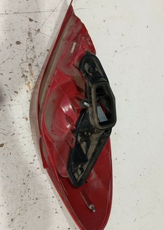 Peugeot 9649986580 piloto tras der 207 468269