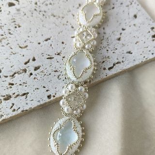Pulsera de perlas y cristal hecha a mano