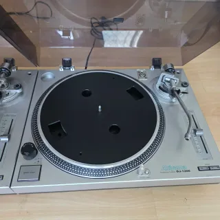 DJ Akiyama: 2 platos DJ-1200