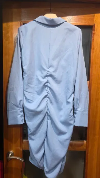 Vestido camisero azul fruncido