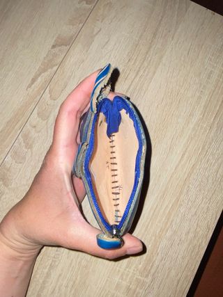 Monedero de cuero de vaca azul