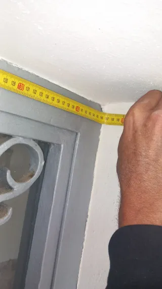 Puerta de forja con cristales