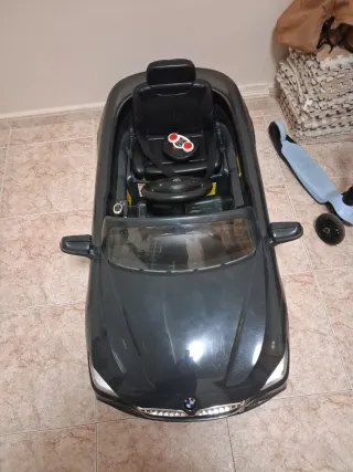 Coche eléctrico infantil BMW.