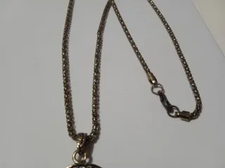 Collana lunga con cameo e pietre