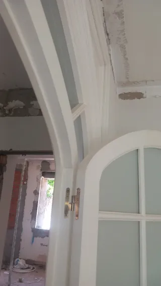 Puerta madera con cristales