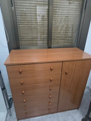 Cajonera con armario de madera