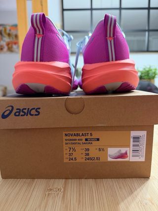 Asics Novablast 5 Mujer Talla 39 NUEVAS. 1 uso!