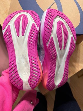 Asics Novablast 5 Mujer Talla 39 NUEVAS. 1 uso!