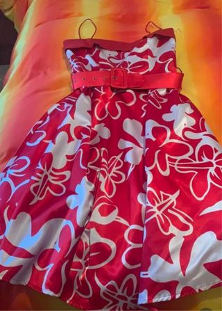 Vestido rojo y blanco con cinturón